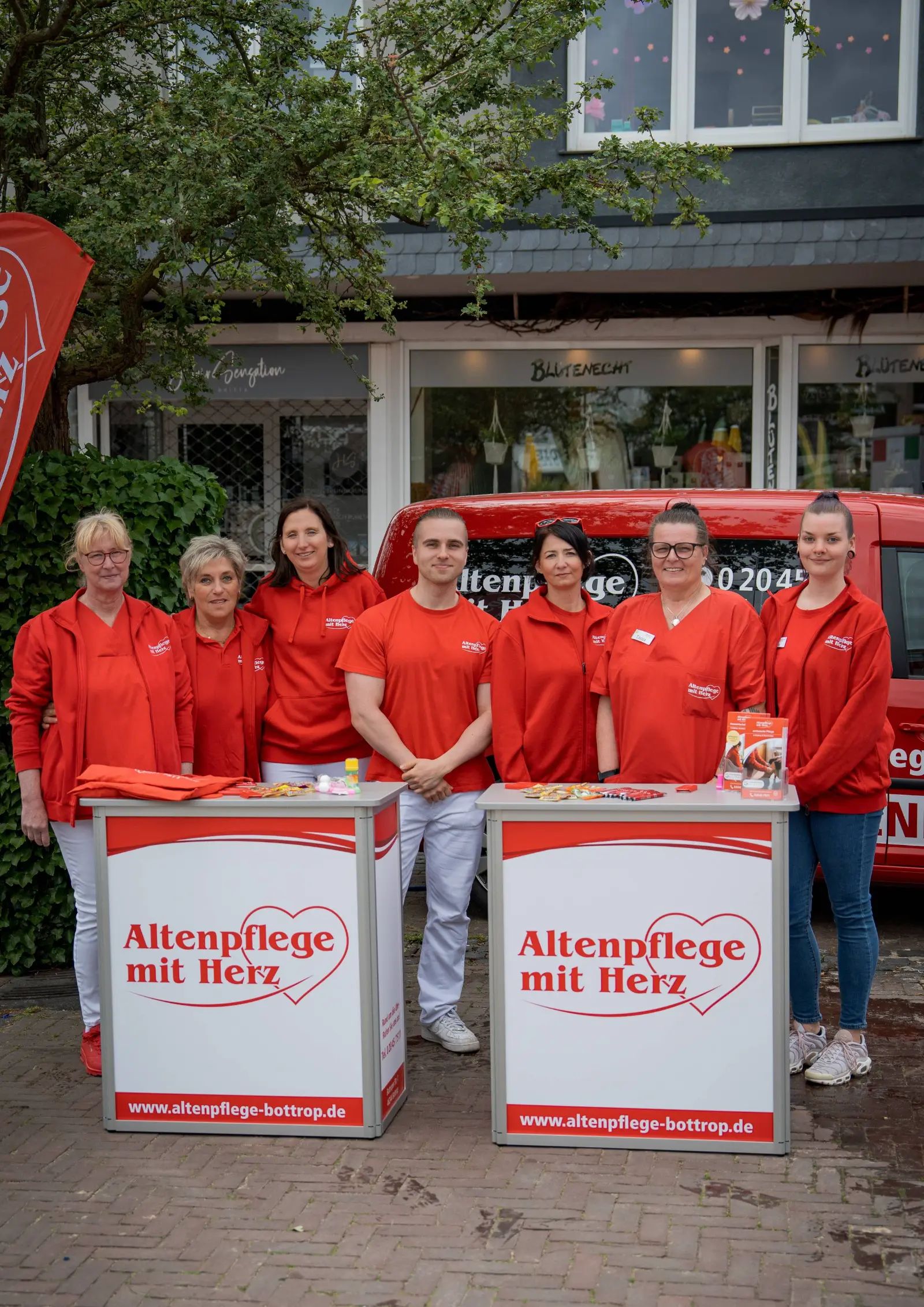 Wir beraten Sie in allen Angelegenheiten rund um Pflege. Ihr Ansprechpartner für ambulante Pflege, Hauswirtschaft, Betreuung, Beratung